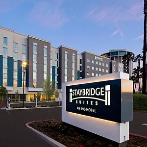 3* Hotel Staybridge - Long Airport By Ihg