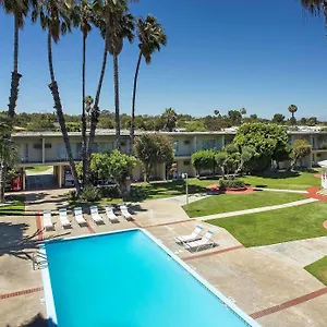 2* Hotel Golden Sails