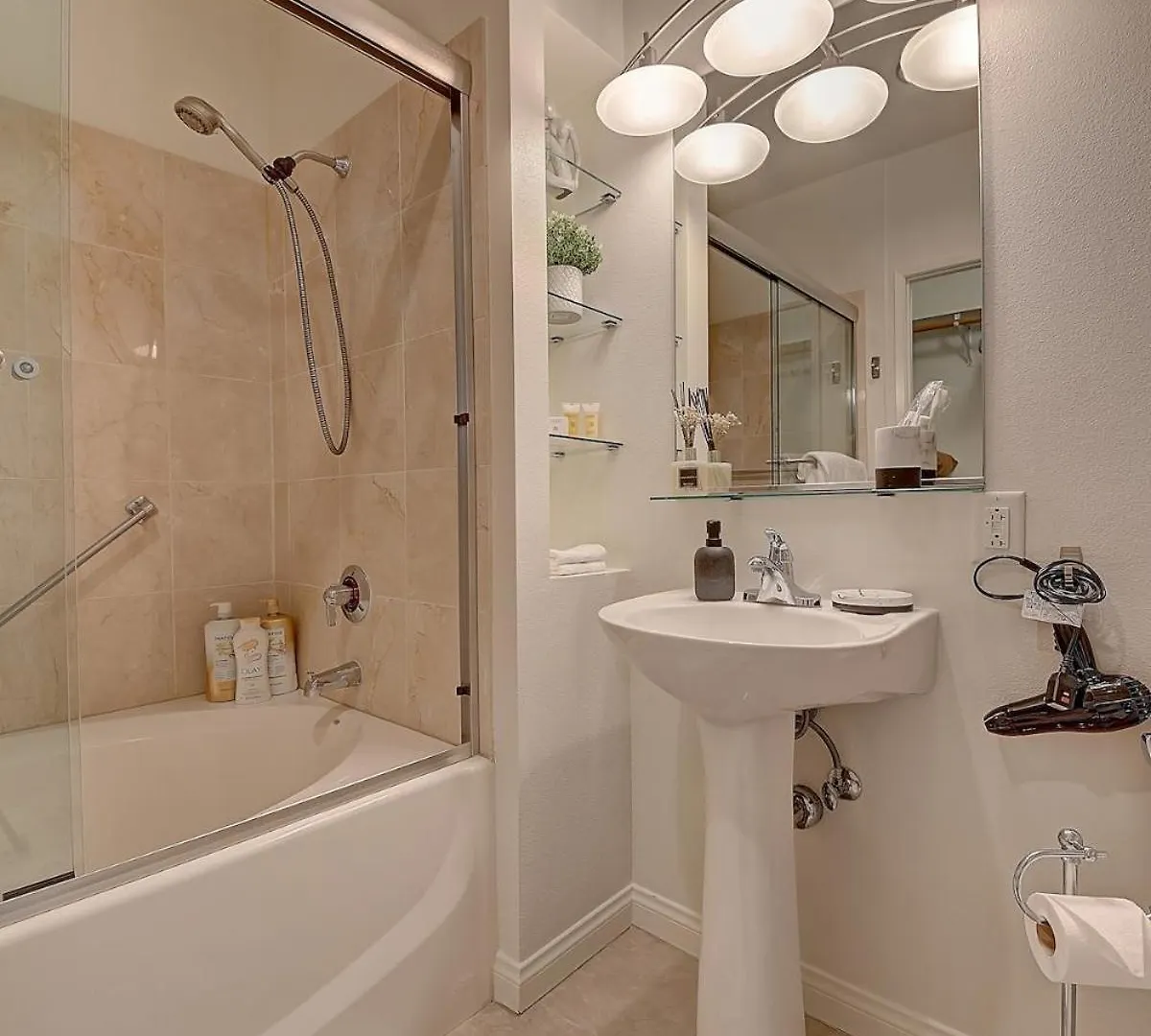 Ocean View Suite By Convention Center & Beach Long Beach Apartment